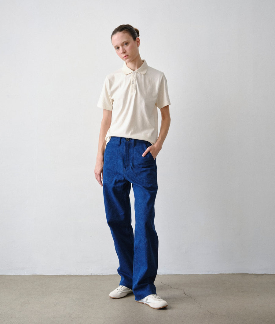 Woman wearing Safari Pants in Azul